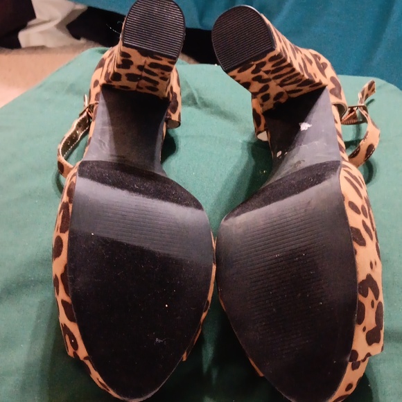 Leopard print Heels - Picture 4 of 4